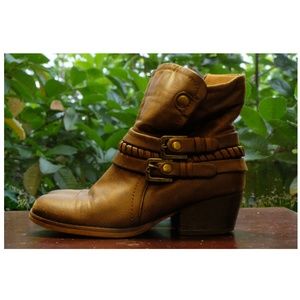 BareTraps Shoes - Brush Brown Winsom Zip-up Boots (6) BareTraps Shoes - Brush Brown Winsom Zip-up Boots (6)